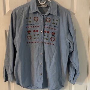 Vtg Capacity women’s blue cotton long sleeve floral Embroidered Button-Up Shirt